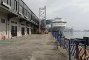 基隆港海景「第一排」！情侶微笑步道「坐姿」活春宮　女正面淫笑全被錄