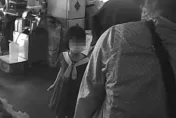 影/台南狠婦「超大力賞巴掌」...女童被打到險摔倒　全網暴怒：趕快報警