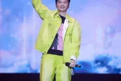 蘇有朋展開首場大型巡演　蘇見信扮黑天鵝揭高中追女趣事