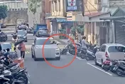 影/北市單車男酒後上路搖晃擦撞自小客　慘摔受傷還將面臨裁罰