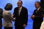 影/馮世寬力推國軍換裝艾森豪夾克卻被取消　蔡英文驚爆：我擋下的