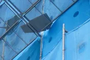 快訊/桃園機場捷運出事！180公分美耐板落軌險釀災　建案工地遭勒令停工