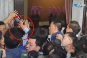 影/誰擋誰倒楣！？綠委王美惠控警察擋住議場門口　竟扯帽子毆打