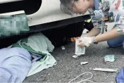 暖心！護理師趴進車底...只為了幫傷患打點滴　萬人點讚直呼「有你們真好」