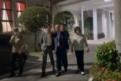 影/立法院外群眾聚集！柯建銘、王定宇等綠委出議場探視　率眾高呼「退回法案」