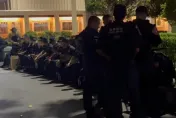 快訊/憂心淪「大陽花2.0」！年輕群眾聚集立院外抗議　北市特勤戒備畫面曝光