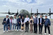 國軍加油！國會廝殺暫歇　藍白立委松指部出發視察太平島