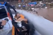 影/巴西世紀洪災上萬隻狗流離失所　女子奇蹟般找回愛犬緊抱不放網飆淚