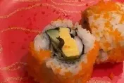 影/快訊/噁！日本壽司連鎖店驚見「活蛞蝓壽司」　北市衛生局要查了