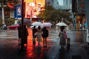 冷空氣報到！北東今防大雨　週末雨區擴大、低溫探13度