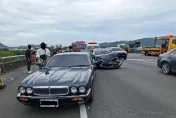 快訊/國3北上土城段5車追撞！轎車車頭撞爛全毀　4傷緊急送醫