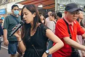 影/辣媽街頭深情演唱蔡健雅名曲！觀看數累積27萬　網讚爆：專業歌手等級