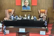 影/藍委「全副武裝」備戰！　還架「繩索座椅」封主席台通道