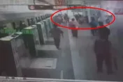 影/中捷車廂隨機砍人！驚恐乘客蜂擁下車逃命　最新驚悚畫面曝光