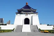 綠圍攻中正紀念堂驚現「蔣介鼠」　郭音蘭：這文化部管的耶