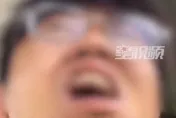 影/取締違規爆衝突！司機怒嗆交警「暴力執法」　慘遭鎖喉反問「暴不暴？」