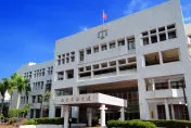 相差40歲！南投檢座偷摸帥警大腿　他鹹濕喊：「棒棒給我看一下」