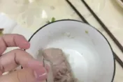 影/抖…超市買排骨燉湯「吃出粗針頭」　當事人怒：扎到嘴才發現