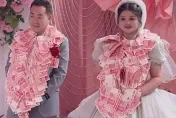 影/河南新郎結婚獲8個姊姊送「35.6萬現金花圈」　網驚：新娘沒生男就慘了