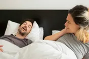 打呼聲大到自己嚇醒？40歲男罹睡眠呼吸中止症險猝死