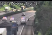 快訊/讓人動容！騎士誤闖國3南下關廟段　3警車阻路「護機車」