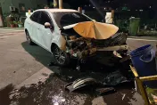 有味道！暴衝撞垃圾車「廚餘噴濺車頭」　駕駛受傷送醫