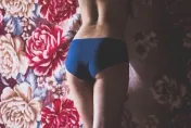 媽愛穿「蕾絲內褲」在家晃！下面若隱若現　兒崩潰：會咬我那裡叫起床