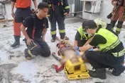 快訊/新北通緝男情傷抓狂爬8樓水塔　警消鋪氣墊及時救下