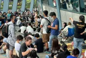 影/直擊！「歌神」張學友今晚小巨蛋開唱　現場售票400人排隊搶票