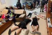 影/精品直播間暗藏毒品及大批刀槍　警攻堅逮8人正妹直播主也落網