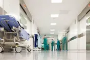 22歲嫩妹躺急診室遭侵犯！她「向護士求救」後輕生亡