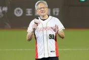 「龍象大戰」球迷搶看黃仁勳開球！知名歌手接力演唱　大巨蛋「7餐廳」送優惠