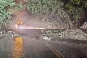 快訊/對流雨彈夜襲！「6縣市」急發大雨特報　台9線驚悚土石流畫面曝