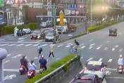快訊/新北吊車撞3.8米限高桿！永和環河東路下班塞爆　驚悚瞬間曝