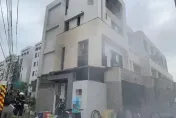 快訊/高雄大寮工廠宿舍火警！機車燒到剩殘骸　起火原因釐清中