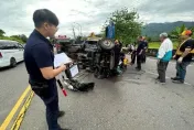 快訊/超車不慎出事！南橫公路55.2k「小貨車被撞側翻」駕駛受困