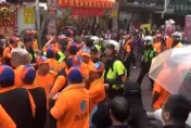 影/真「警」張！陣頭醉男亂嗆紅壇員工險釀衝突　新北600警坐鎮
