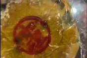 影/超噁！他買知名「雲林大餅」驚見綠色黴斑　下肚險吐：以為吃起司