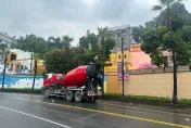 快訊/義大世界外驚悚車禍！女騎士遭水泥車猛撞一度OHCA　送醫搶救後幸無礙