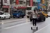 一心兩用？桃園男腳踩「電動平衡車」手捧泡麵吃　逆向耍帥遭警罰3600元