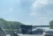 快訊/草屯交流道南下出口「4車撞一團」！小五男童噴鼻血、女駕駛頭暈　先後送急診