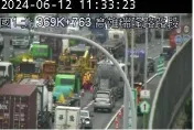 快訊/國1北向瑞隆路段3大車「撞成一團」！車流回堵…時速只剩10km