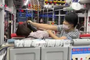 影/淡水2婦人公車上互毆扯髮　只因她不滿對方「靠太近」