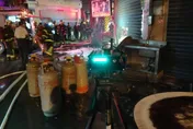 快訊/鹿港84年「王罔麵線糊」遭祝融！　疑煮食不慎瓦斯桶燒起來...警消急撲滅