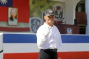 校友正步連「獨臂排長」　祝賀母校生日快樂