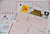 男子買彩券喜中2.8萬無法兌獎　竟因「忘記哪買的」險當過路財神