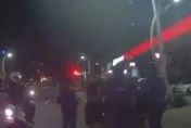 影/吸毒讓人瘋癲！左營男街頭揮舞「53km長鋸」駕車逃　警連開3槍制伏