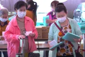 126萬股東照過來！中鋼紀念品「砧板」搶翻　高雄熱天排隊大喊：很喜歡