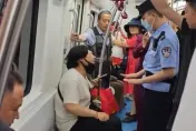 影/陸地鐵也有座位之爭！被長者要求讓位　壯男崩潰痛哭：都欺負我啊