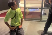 快訊/影片曝！唐治平衝三立門口下跪求工作　再暴衝進電視台超跳tone